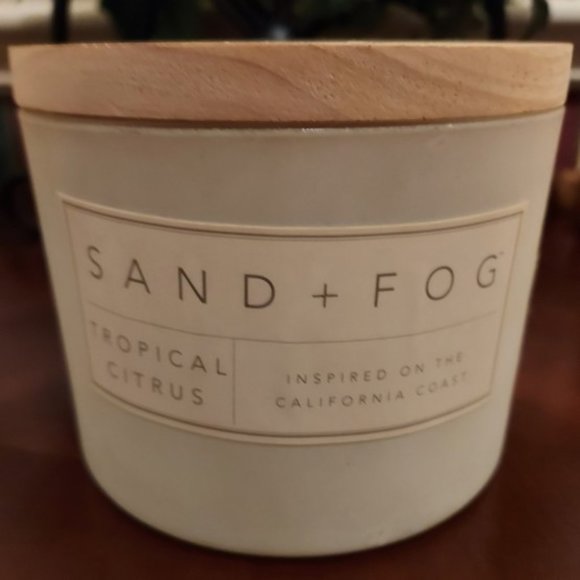 Sand & Fog Tropical Citrus 12 Oz. Candle Decorative Wood Top NWT - Picture 5 of 8